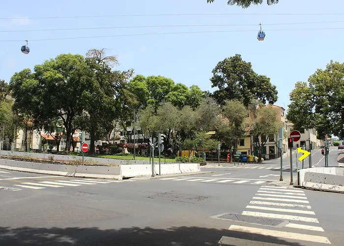 מלון דירות Madeira Center 3*